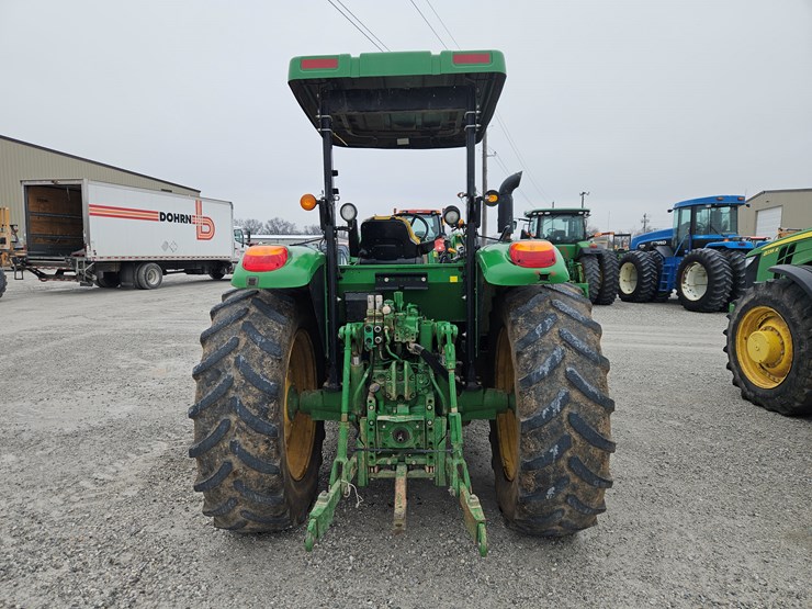 2017-john-deere-6110m-image-16