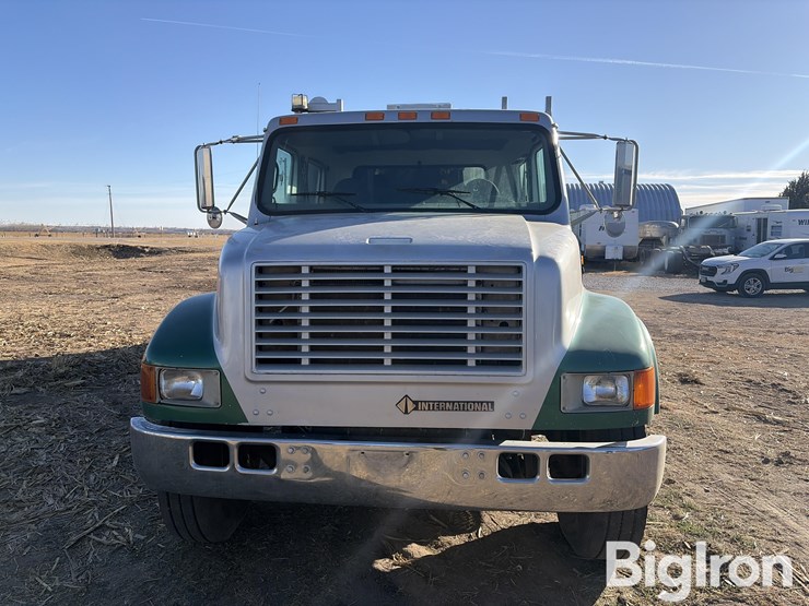2001-international-4700-image-2