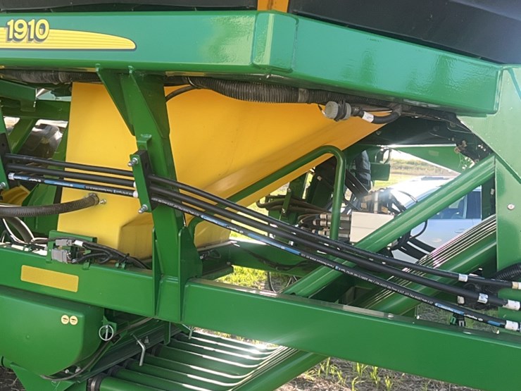 2018-john-deere-1910-image-18