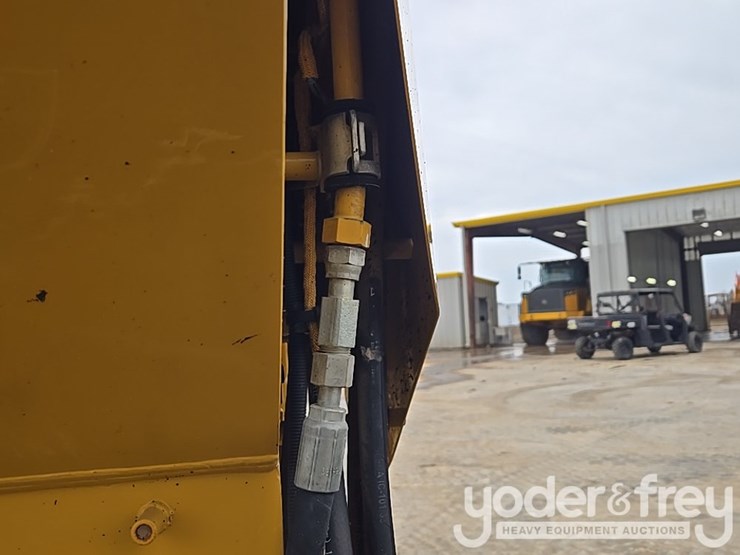 2015-caterpillar-12m3-image-38