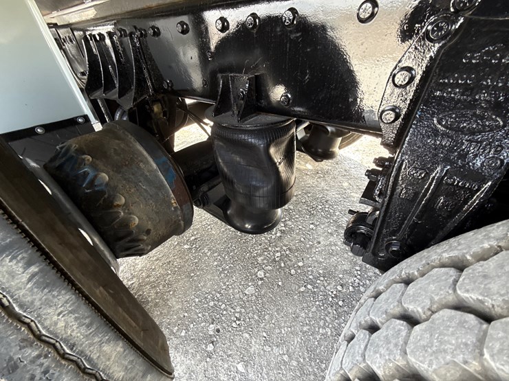 2008-peterbilt-367-image-27