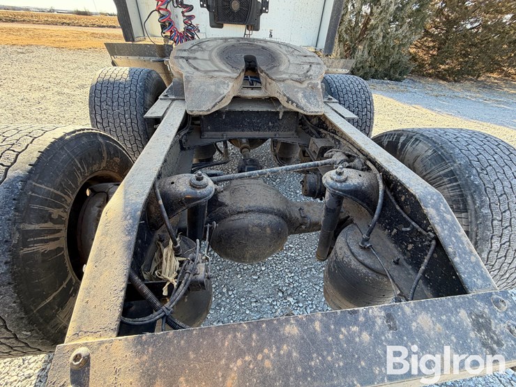 2016-peterbilt-579-image-13