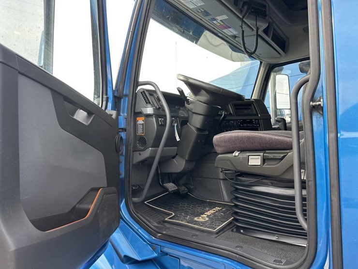 2022-volvo-10-image-41