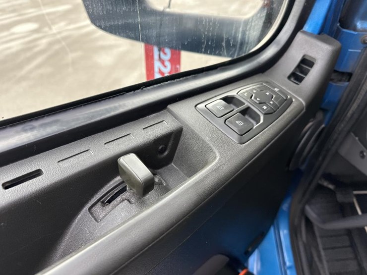 2022-volvo-10-image-42