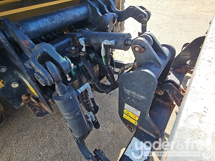 2017-caterpillar-415f2-il-image-21