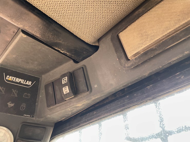 caterpillar-247-image-39