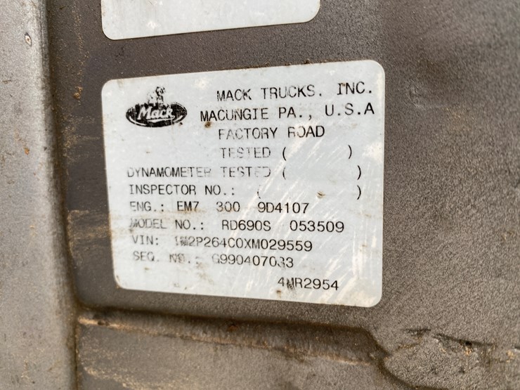 1999-mack-rd690s-image-82