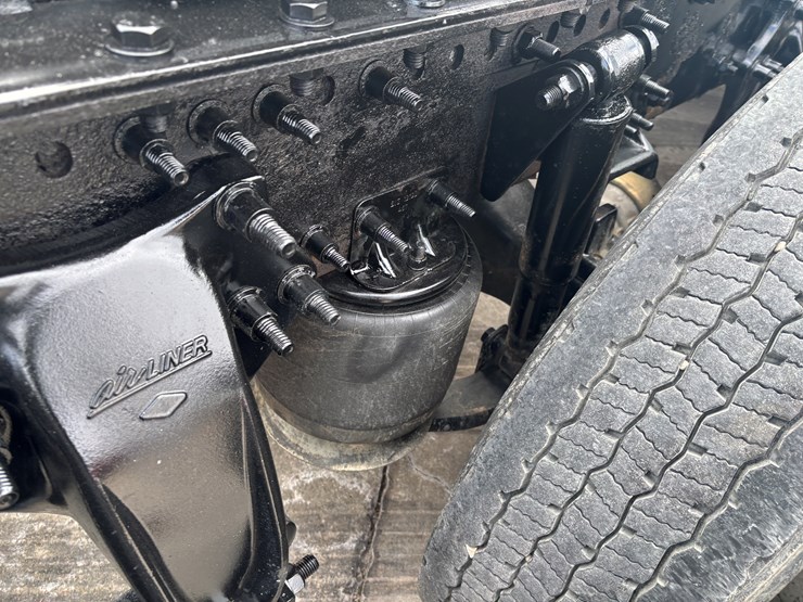 2018-freightliner-cascadia-126-image-56