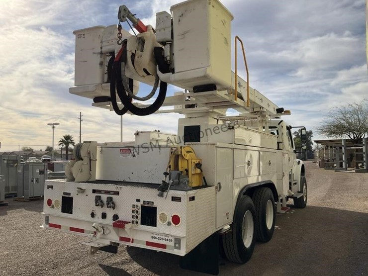 2012-freightliner-m2-106-image-5