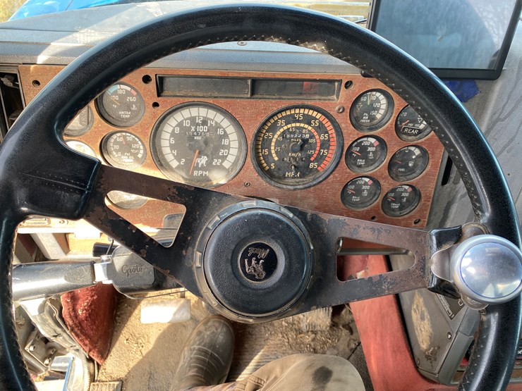 #425-•-mack-elite-cl-713-manure-truck-(has-wi-title)-(colfax,-wi)-image-39