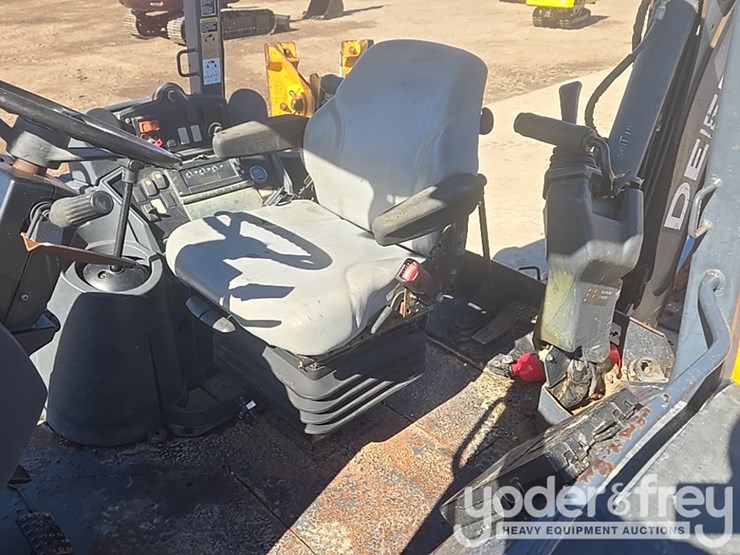 2010-deere-310sj-image-71