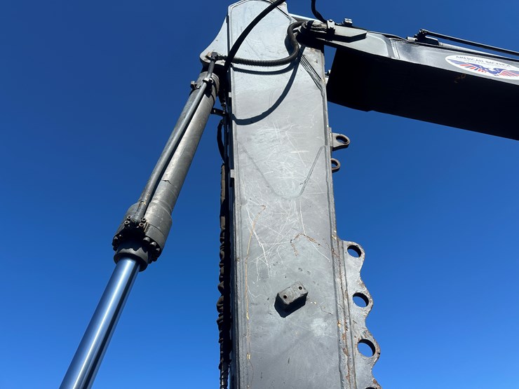 new-holland-eh215-image-35