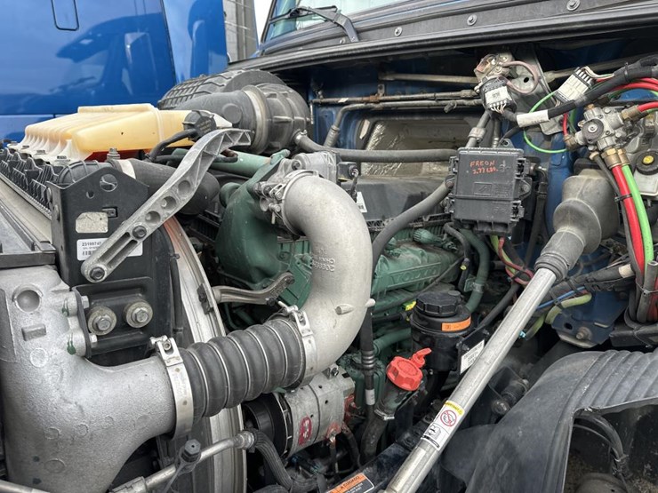 2019-volvo-10-image-28