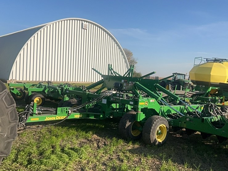 2018-john-deere-1910-image-45