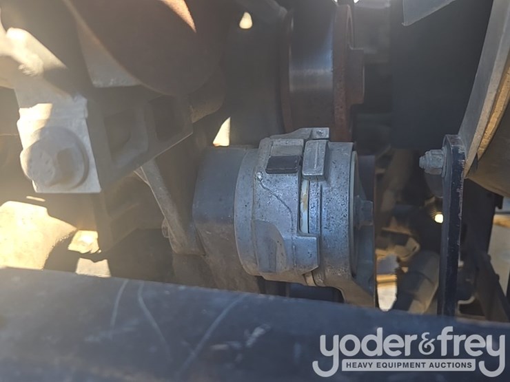 2009-peterbilt-335-image-46