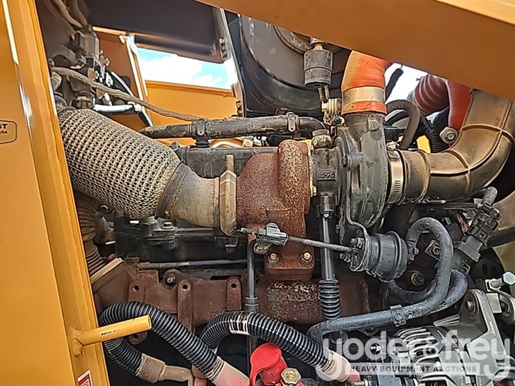 2022-case-590sn-image-40