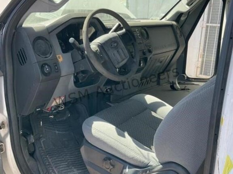 2015-ford-f550-image-25