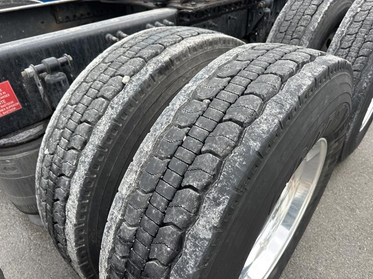 2020-volvo-10-image-60