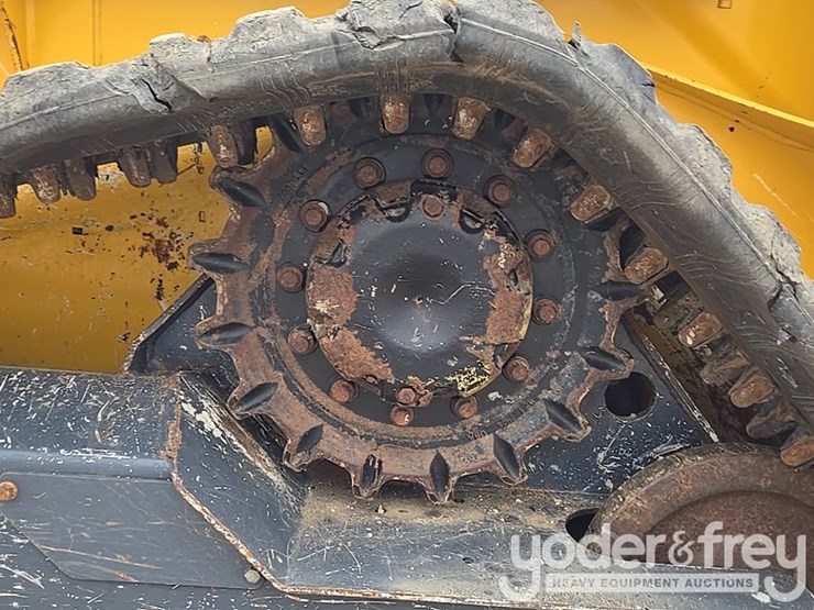 2021-deere-317g-image-10