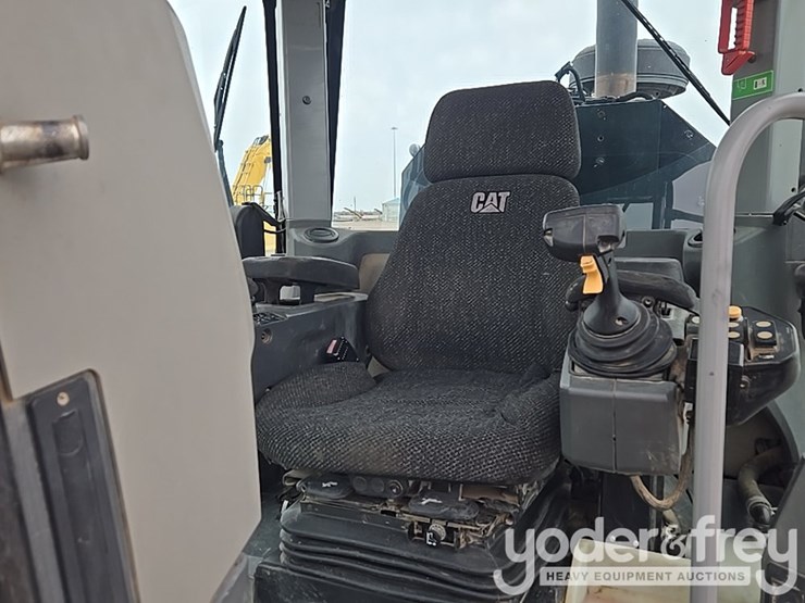 2015-caterpillar-12m3-image-83
