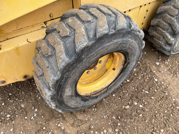 #1027-•-new-holland-lx985-skid-steer-image-11