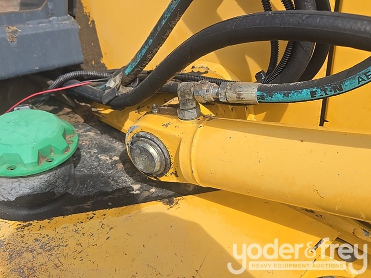 2014-deere-310k-ep-image-31