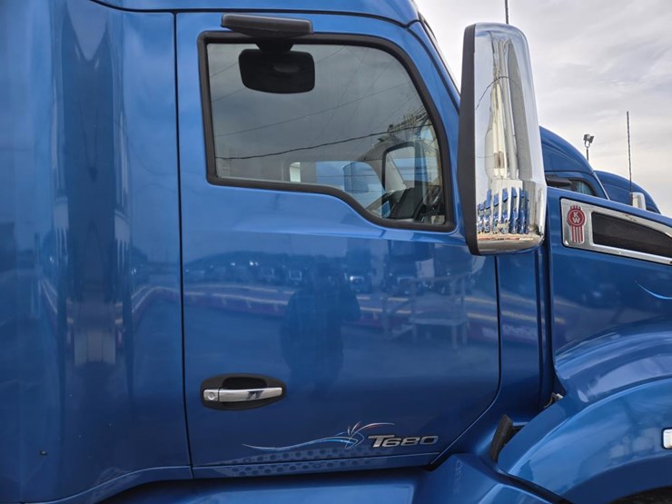 2018-kenworth-t680-image-18