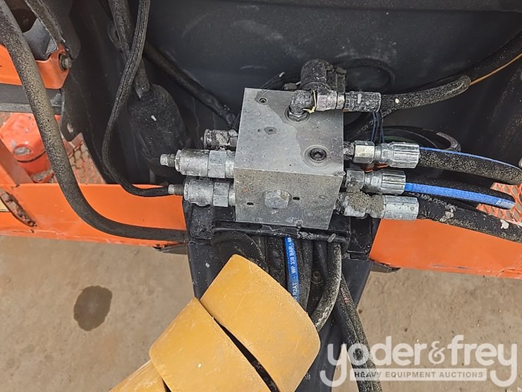 2015-jlg-600s-image-20