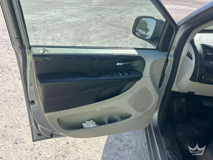 2014-dodge-grand-caravan-image-11