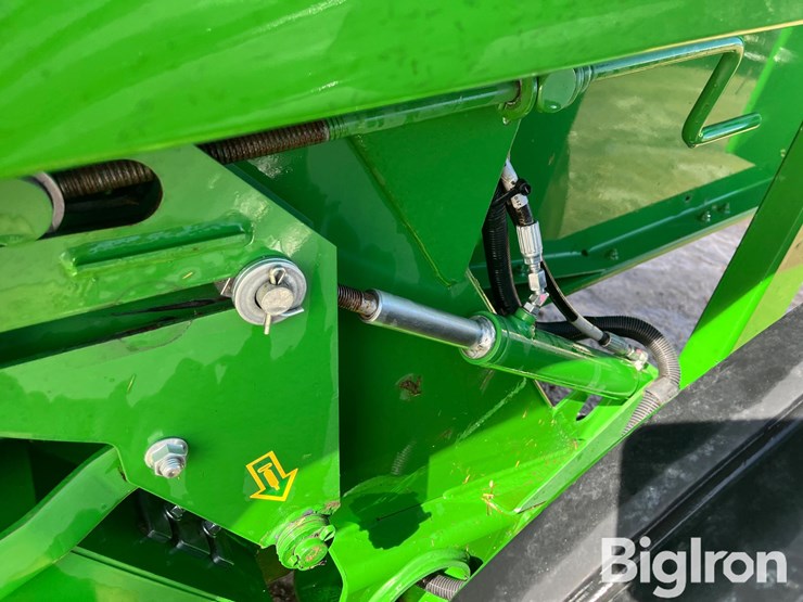 2021-john-deere-560m-image-9