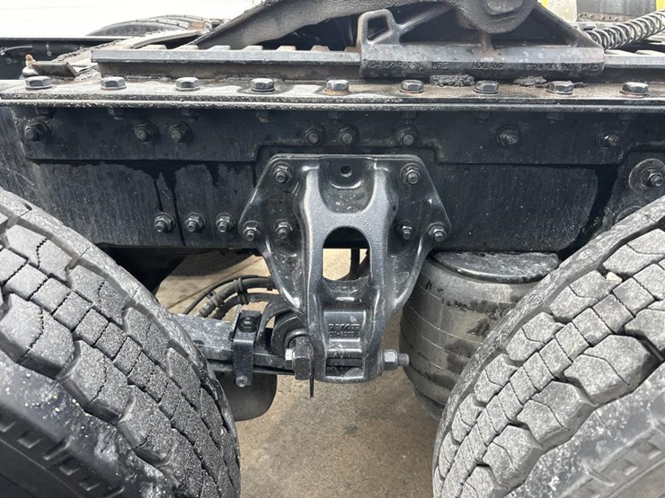 2022-kenworth-t680-image-36