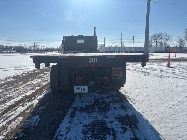 #2294-•-2013-freightliner-m2-flatbed-truck-image-3