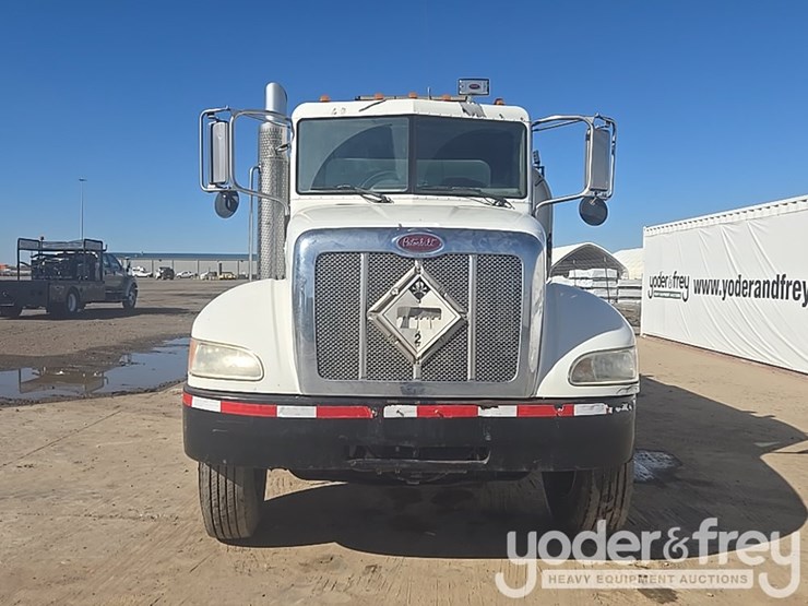 2009-peterbilt-335-image-8