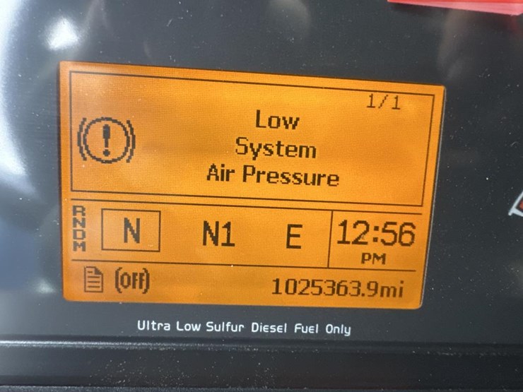 #2231-•-2016-volvo-vnl-sleeper-cab-semi-image-44