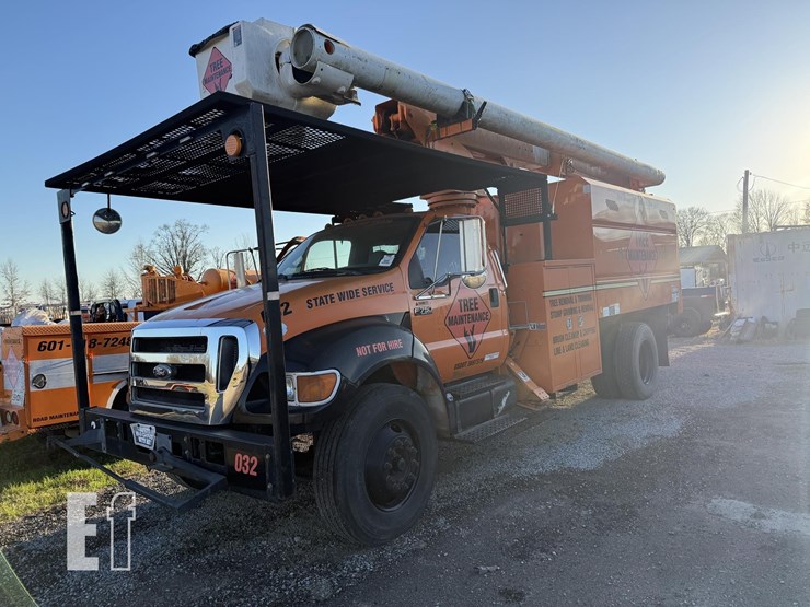 2010-ford-f750-image-1