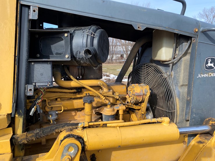 2004-deere-700h-lgp-image-32