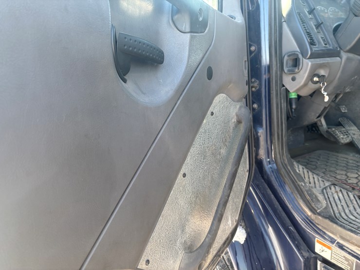 #2294-•-2013-freightliner-m2-flatbed-truck-image-42