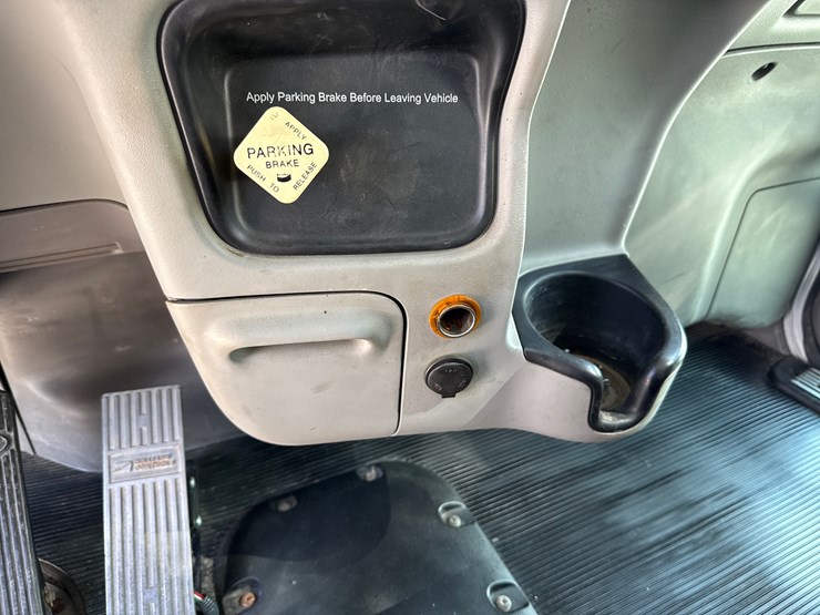 2008-peterbilt-367-image-39