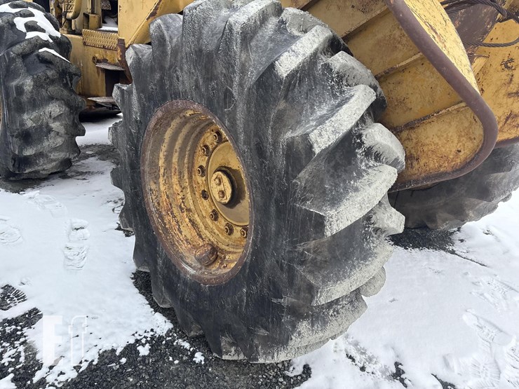 massey-ferguson-320-image-10