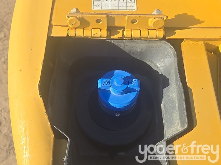 2016-caterpillar-335fl-image-54