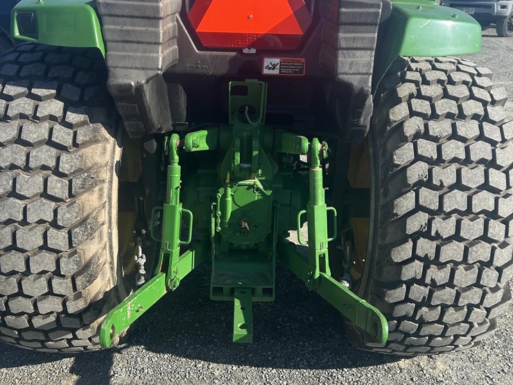 2015-john-deere-4044m-image-4