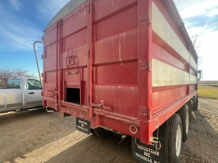 lot-12.-1981-ih-tandem-twin-screw-grain-truck,-very-good-19’-strong-box-and-hoist,-roll-tarp,-466-diesel,-5+4-
vin-af195bca10481-image-26