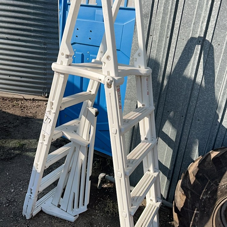 Double sided ladder, heavy duty plastic