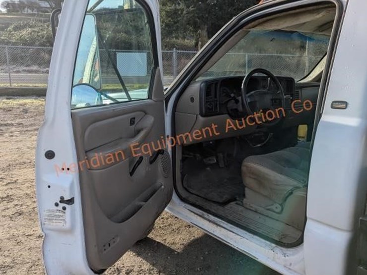 2003-chevrolet-3500-image-22