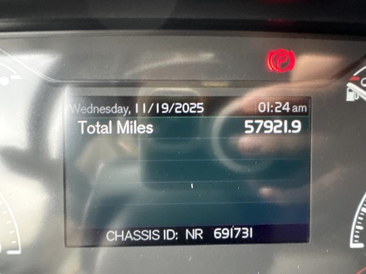 #2224-•-2025-volvo-vnl-sleeper-cab-semi-truck-tractor-image-45