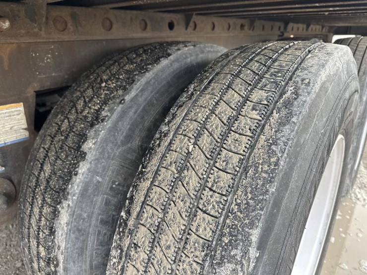 2015-utility-53'-image-24