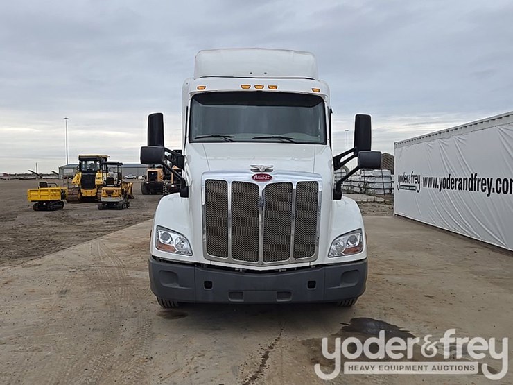 2019-peterbilt-579-image-8
