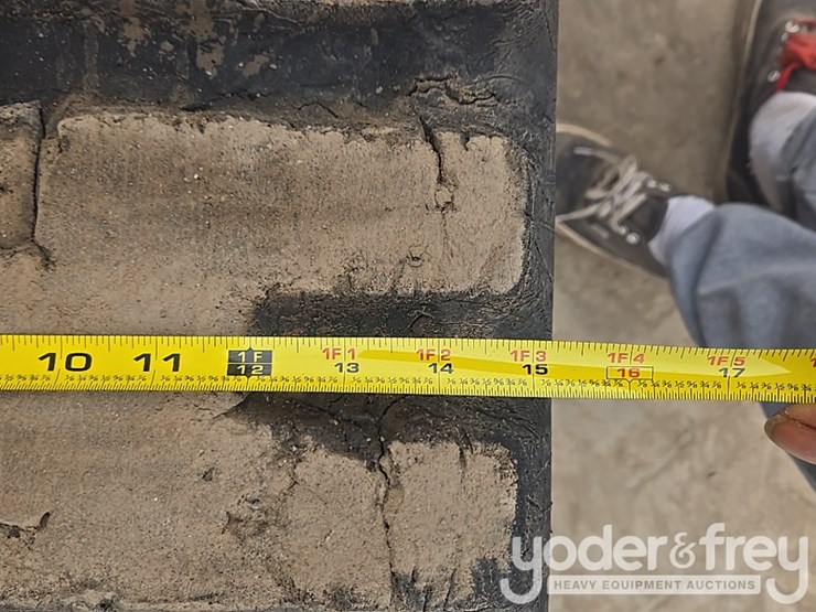 2021-deere-317g-image-23