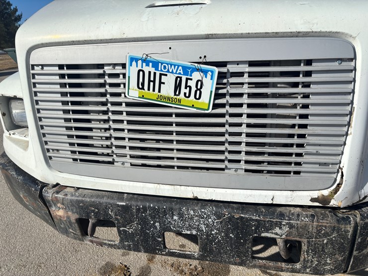 freightliner-fl70-image-12