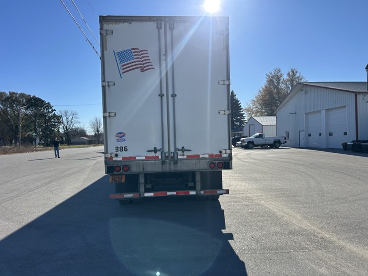 2014-utility-53'-image-4